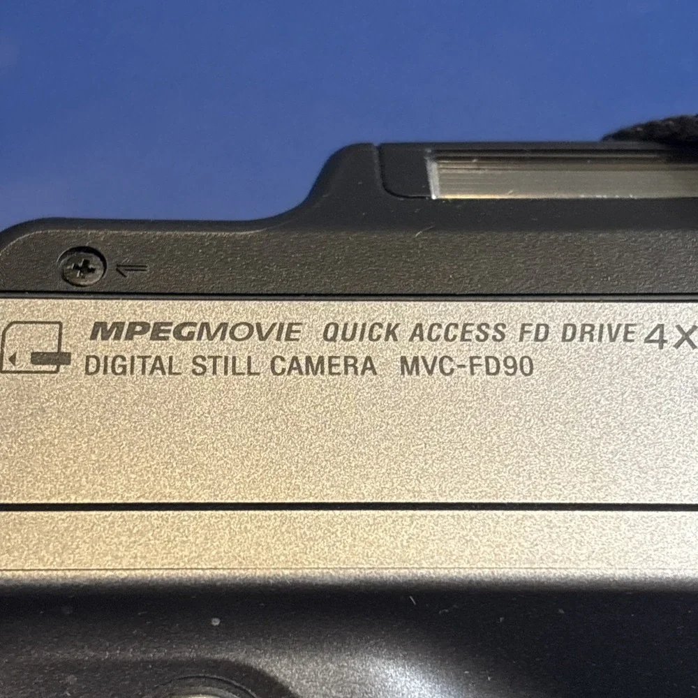 Vintage Sony MVC-FD90 Digital Mavica Camera 16x Zoom FD Drive 1.6MP Untested